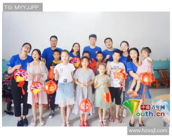 一家三口欢聚一堂共享篮球乐趣的温馨瞬间